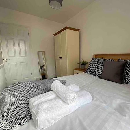 Modern 2 Bedroom Flat In Town Centre Aberystwyth Exterior photo