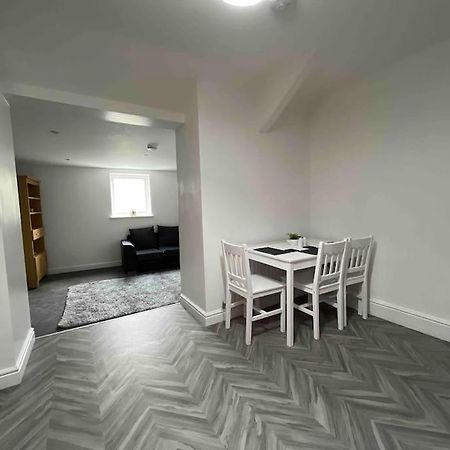 Modern 2 Bedroom Flat In Town Centre Aberystwyth Exterior photo