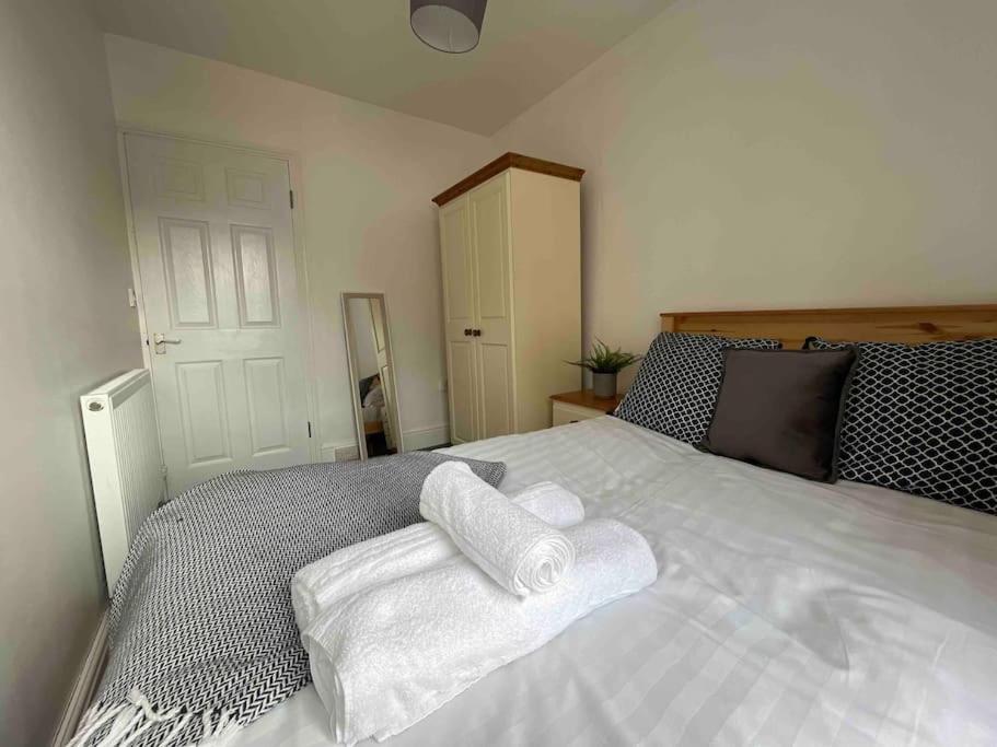 Modern 2 Bedroom Flat In Town Centre Aberystwyth Exterior photo