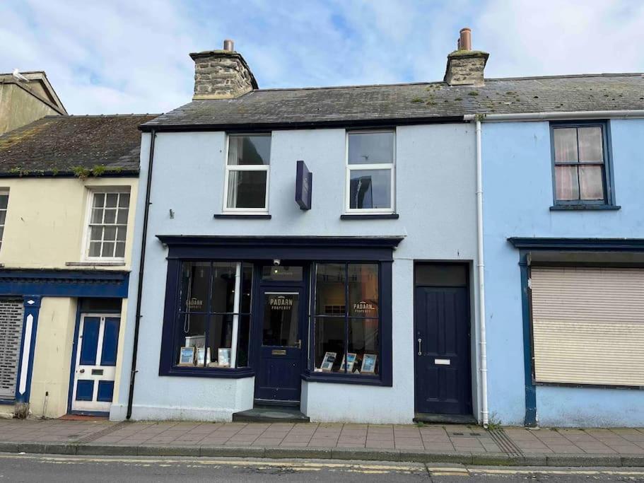 Modern 2 Bedroom Flat In Town Centre Aberystwyth Exterior photo