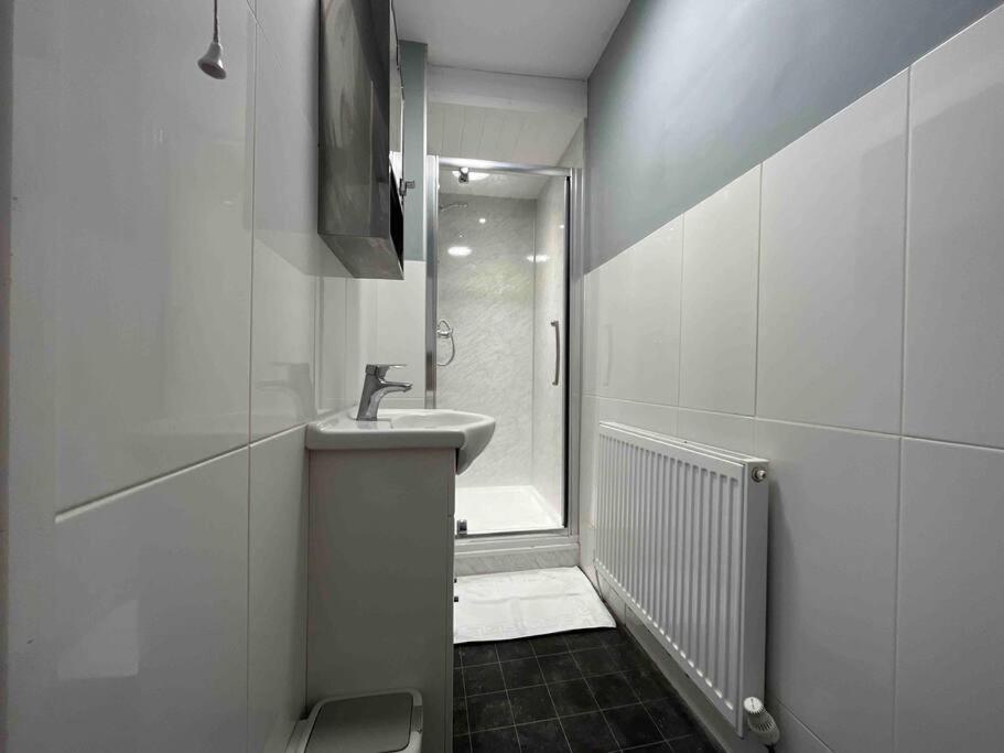 Modern 2 Bedroom Flat In Town Centre Aberystwyth Exterior photo
